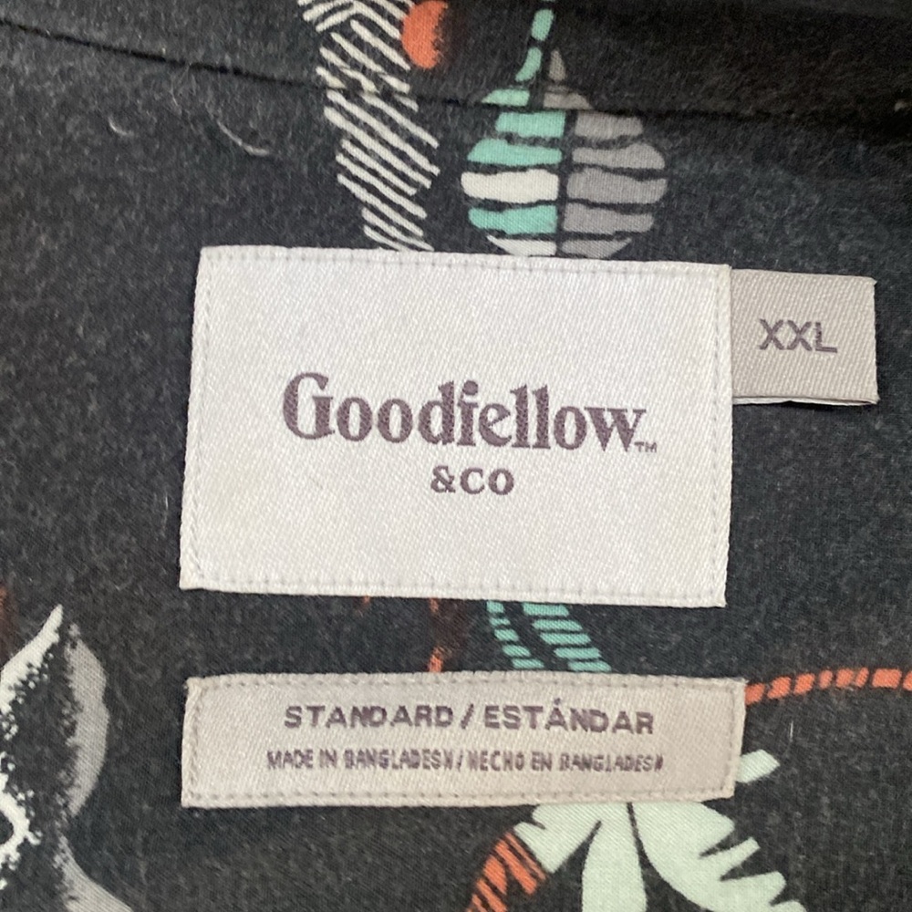 Hawaiian button down - Picture 2 of 2